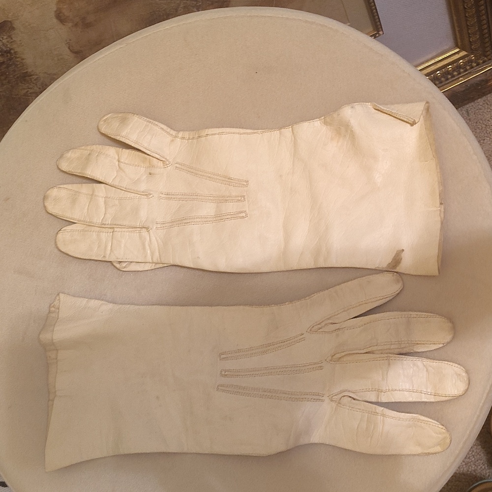White leather vintage ladies riding gloves
